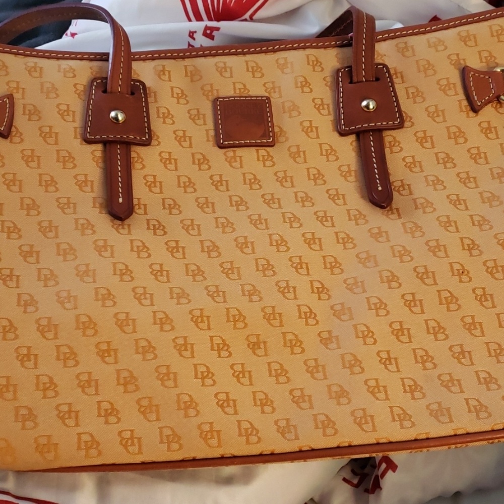 Dooney and bourke purse